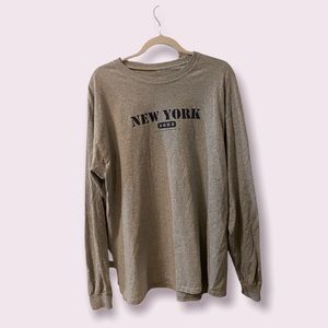 New York long sleeve shirt. Brand: John Galt Size: One size